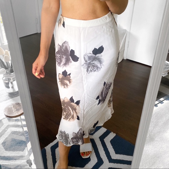 Oxigeno Dresses & Skirts - 🐚 OXIGENO BOHO IVORY FLORAL HIGH WAIST MAXI SKIRT!